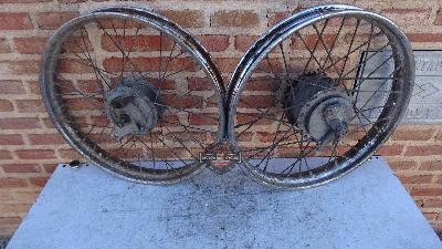 RUEDAS / BUJES DELANTERO Y TRASERO  MOTOCICLETA / CICLOMOTOR  AÑOS 1970 / 1980 