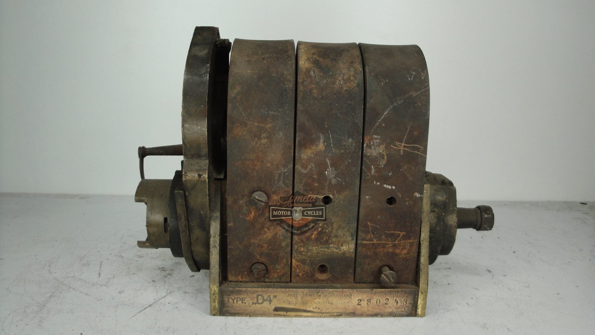 MAGNETO BOSCH TYPE D4 INCOMPLETA COCHE / TRACTOR / CAMION  AÑOS 1905 A 1910 