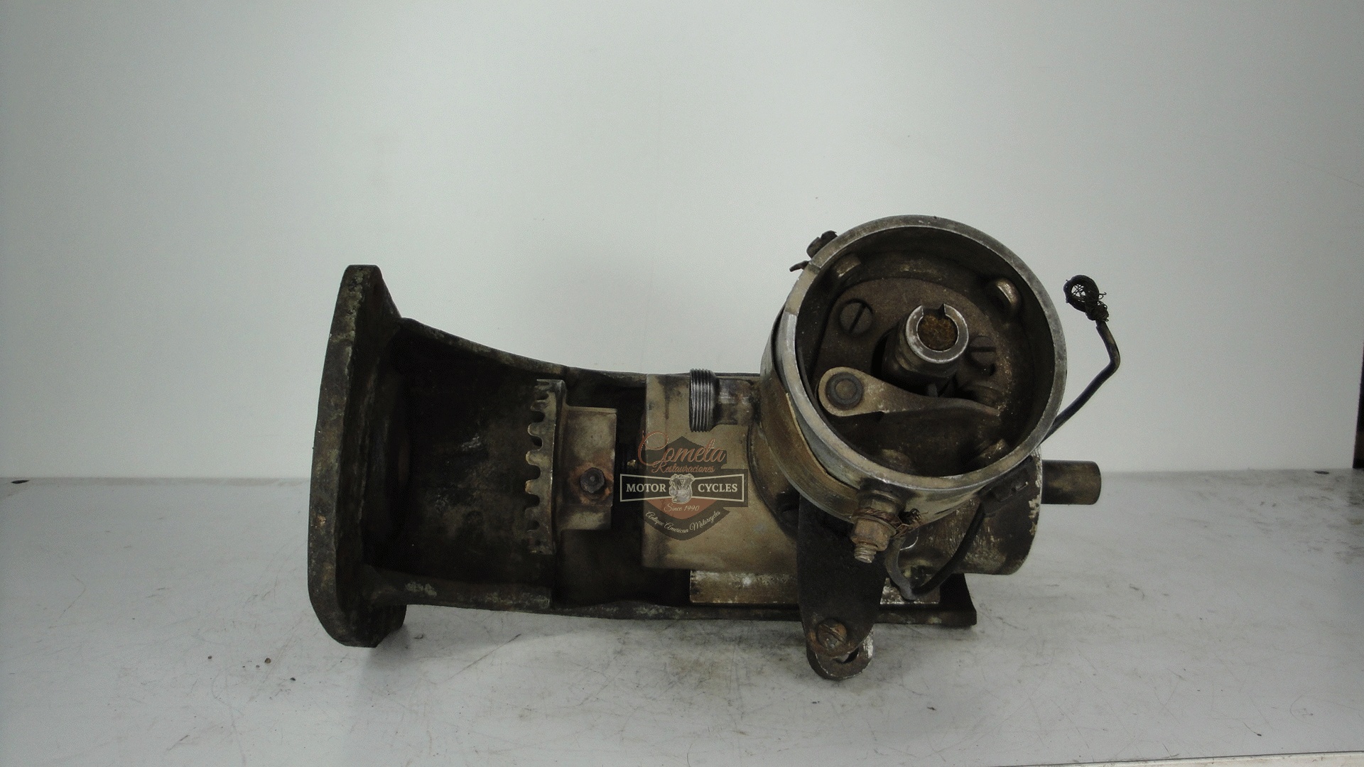ADAPTADOR DE DELCO / BRACKET  PARA ENGINES  4 CYLINDERS AÑOS 1910 / 1920 / 1930  